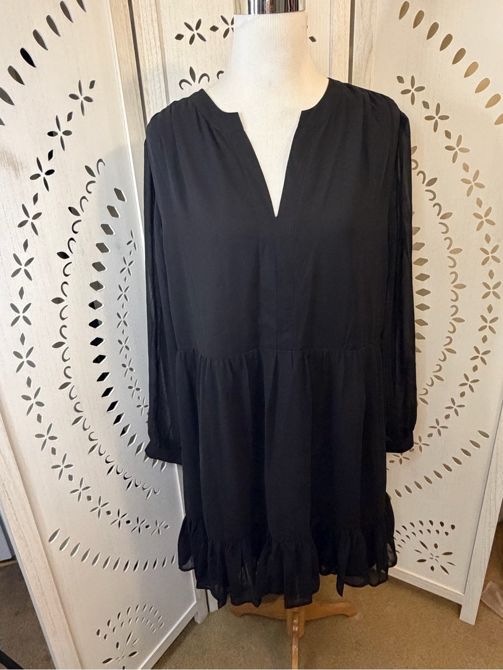 Vince Camuto Black Long-Sleeve V-Neck Tiered Dress